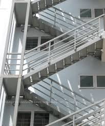 Cầu thang thoát hiểm - Công Ty TNHH Cơ Khí Xây Dựng Hoàng Minh